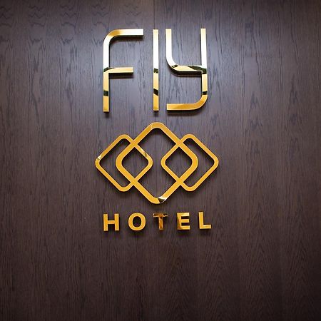 Fly Hotel Либревил Екстериор снимка