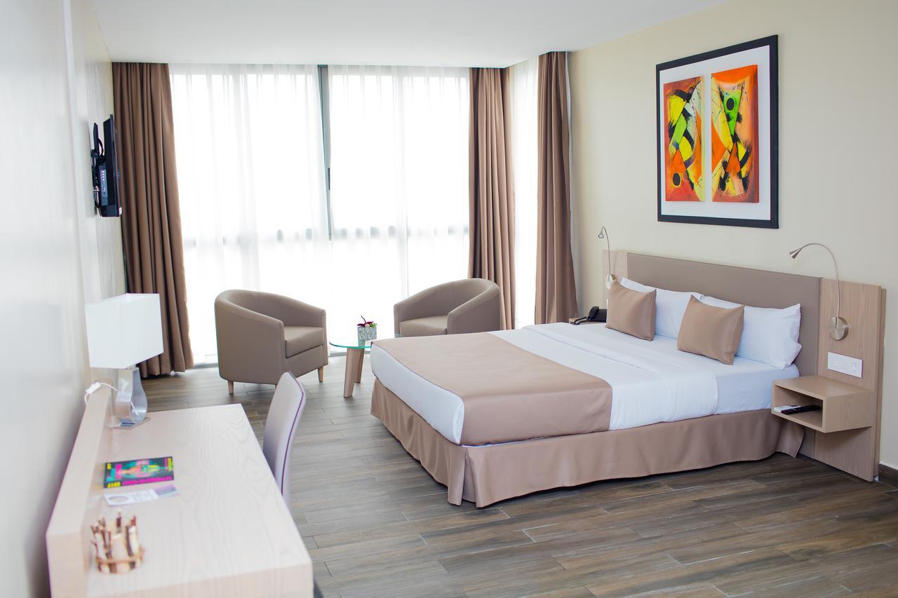 Fly Hotel Либревил Екстериор снимка