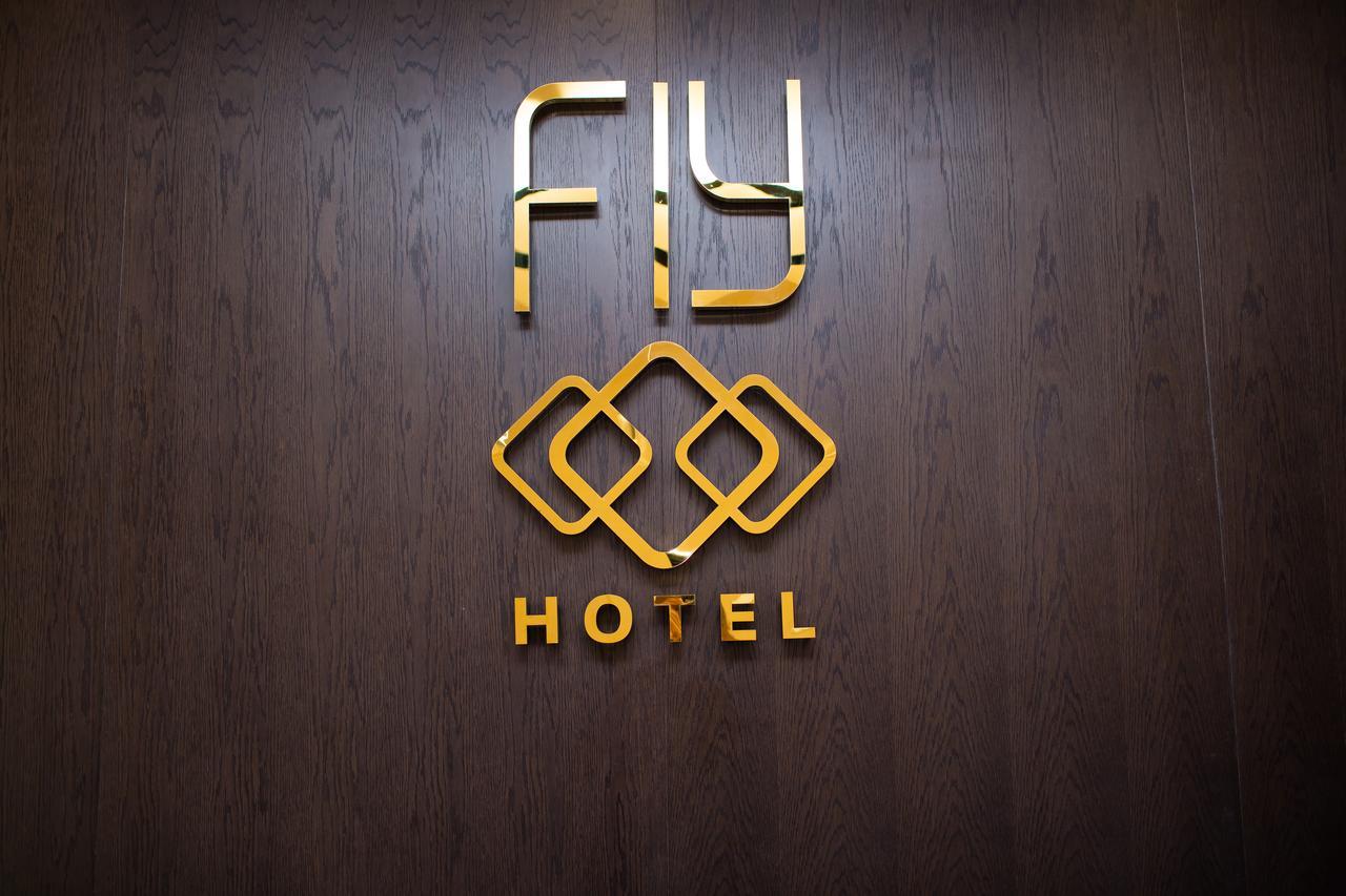 Fly Hotel Либревил Екстериор снимка
